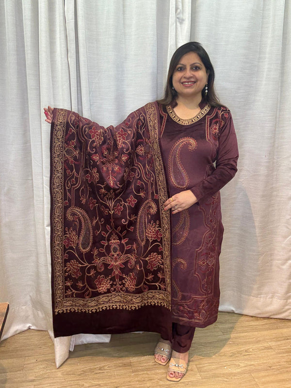 PREMIUM VELVET PAISLEY EMBROIDED KURTA SET