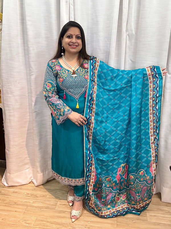 BLUE EMBROIDED VIBRANT KURTA SET WITH PAISLEY DETAILING