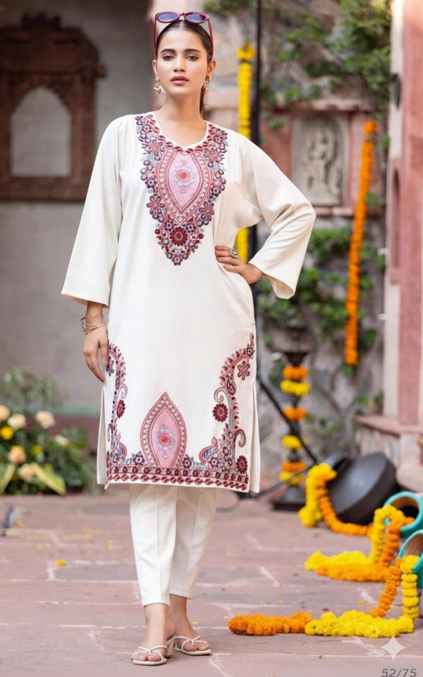 NOOR WOOLLEN PHERAN SET