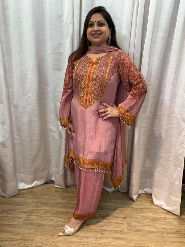 DUSTY ONION PINK C-CUT CREPE EMBELLISHED KURTA SET (Reem)