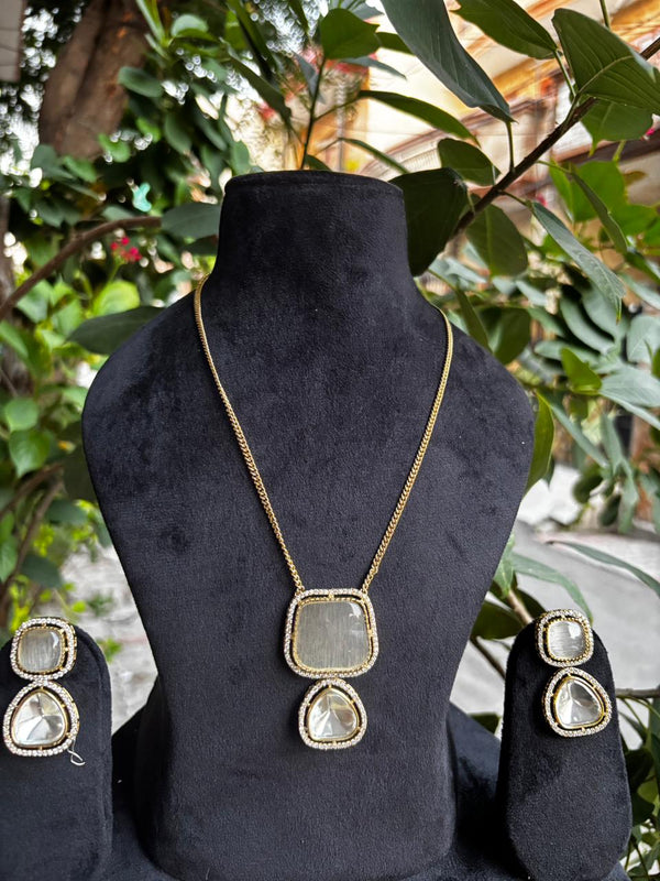 ZIRCON POLKI STYLE PENDANT SET WITH EARRINGS