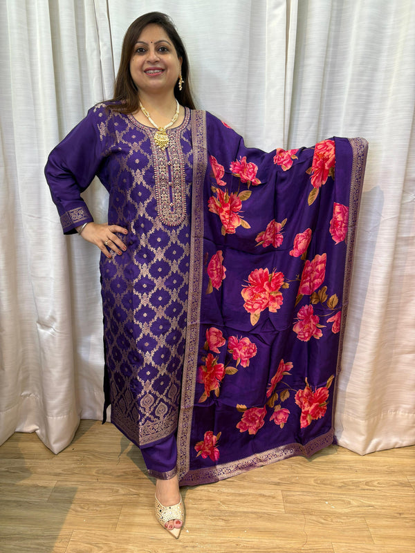 GOLDEN ZARI WEAVED STRAIGHT BANARSI KURTA SET WITH FLORAL DUPATTA