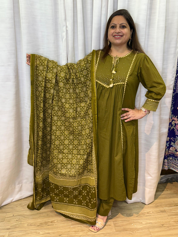 COTTON A-LINE SET WITH SLITS